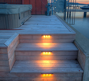 downlighting-on-deck-steps