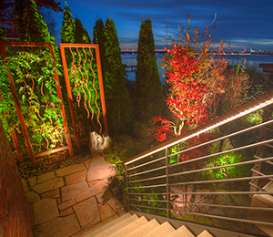 accent-lighting-on-metal-trellis