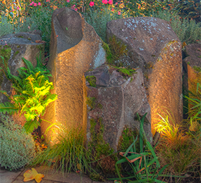 accent-lighting-on-rock-feature